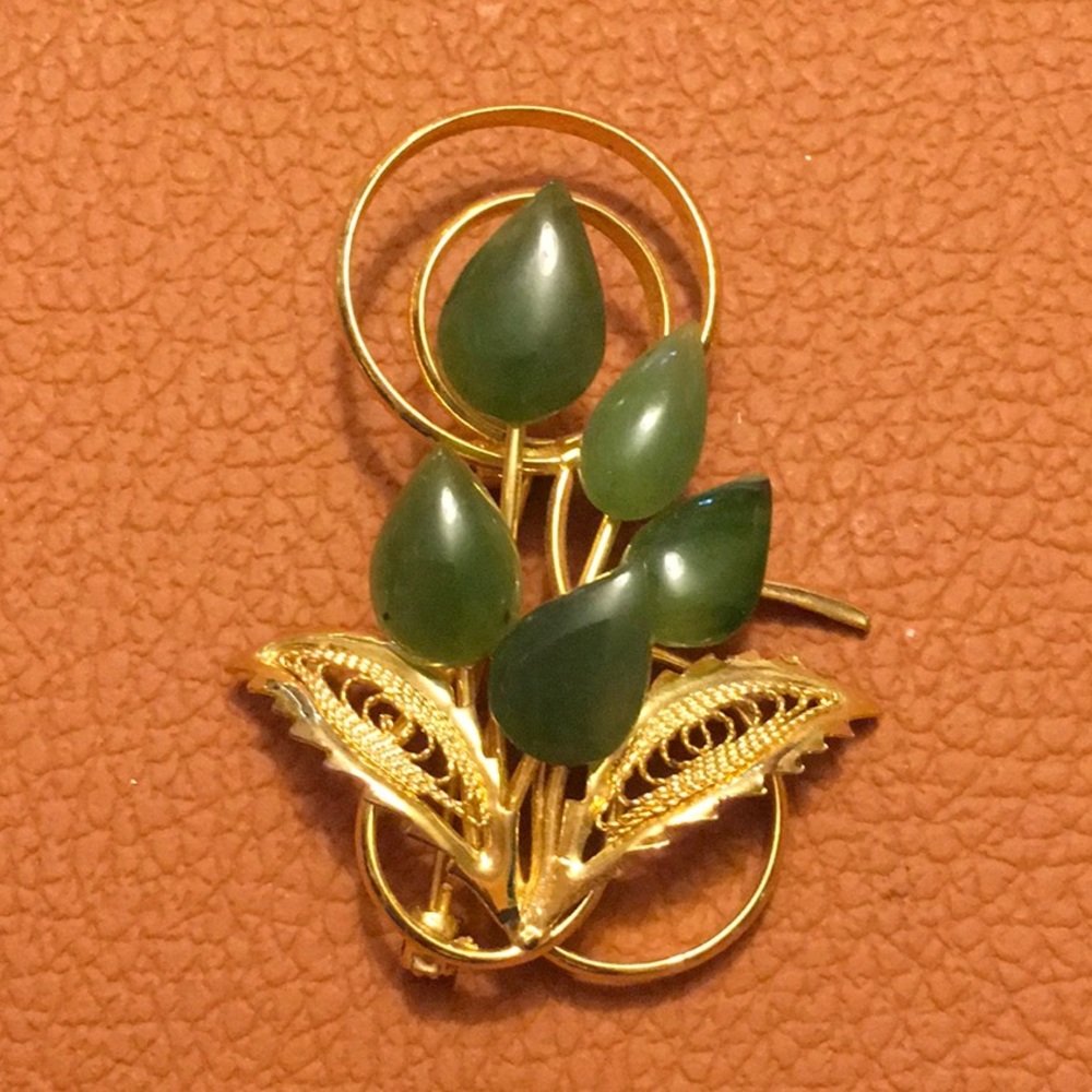 1960’s Jade Teardrop Flower Bouquet